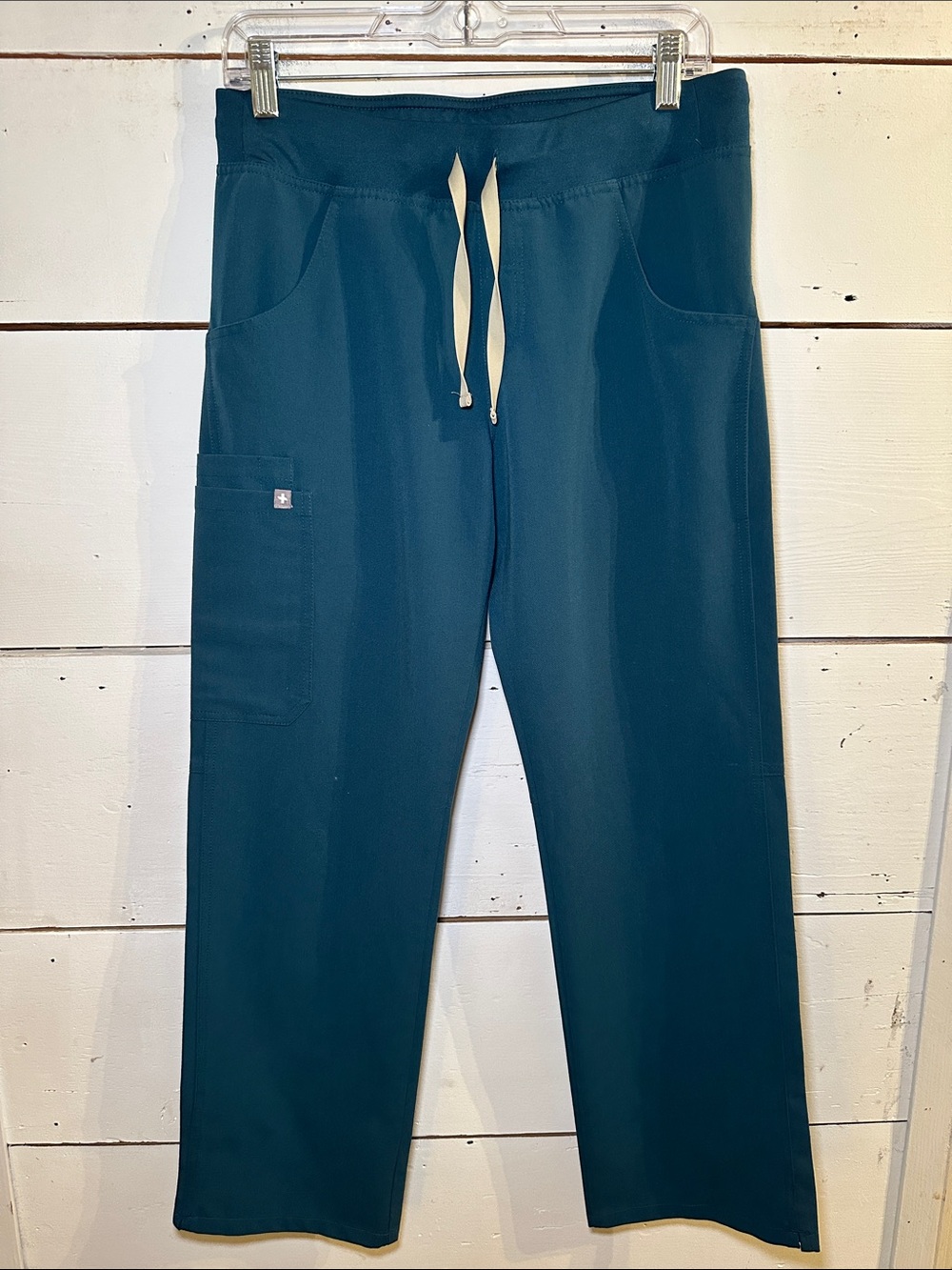 Figs Women’s Kade Cargo Scrub Pants
